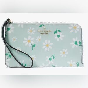 Lucy Day Tripper Daisy
Medium L-Zip Wristlet